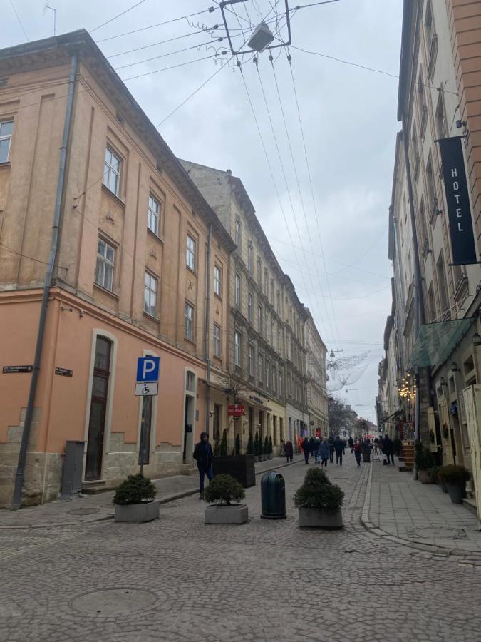 1 Minute To Rynok Square Lejlighed Lviv Eksteriør billede